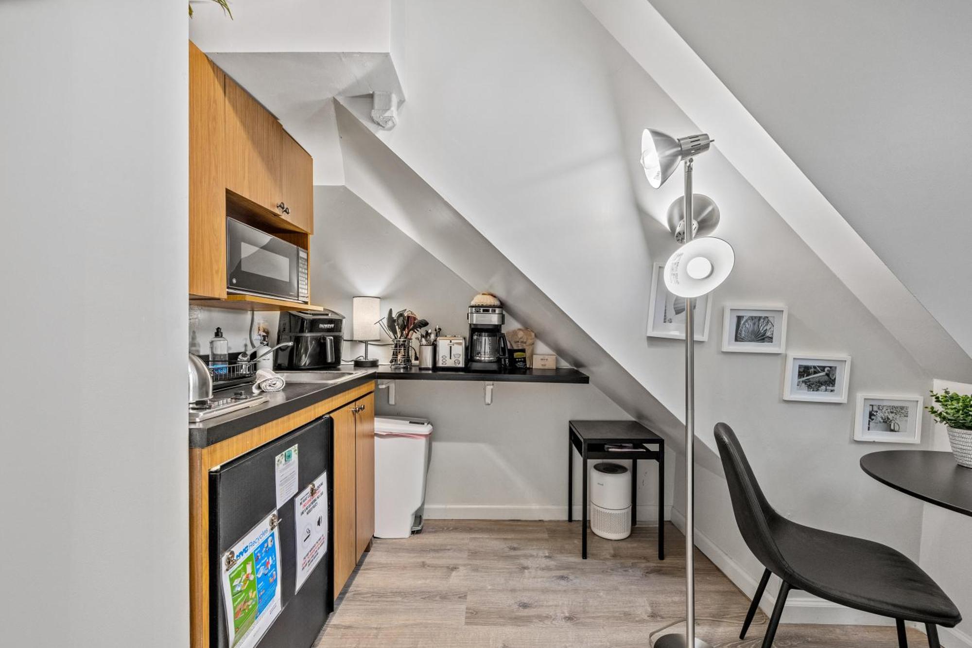 Studio- Walking Distance To Times Square Apartment *